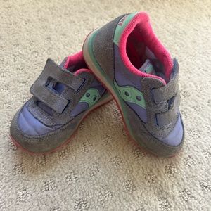 Saucony size 7 tennis shoes for little girl